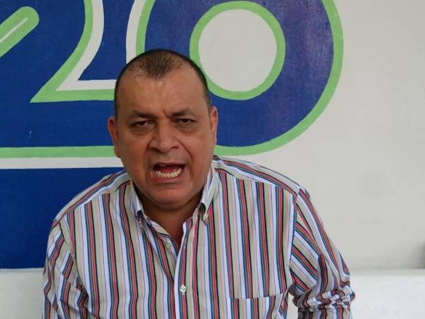 El polémico y experimentado periodista hondureño Orlando Ponce Morazán se destapó y realizó una serie de confesiones sobre su mamá.