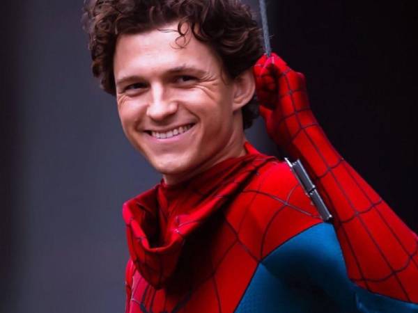 Esta imagen reciente del actor Tom Holland durante el rodaje de la nueva película de Spider-Man fue tomada días previos al accidente.