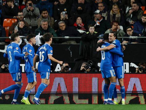 Jugadores del Real Madrid celebrando uno de los goles en la victoria ante el Valencia.