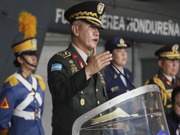 El jefe del Estado Mayor Conjunto de las Fuerzas Armadas de Honduras, general Roosevelt Hernández, habla en un evento este viernes, en Tegucigalpa (Honduras). EFE/