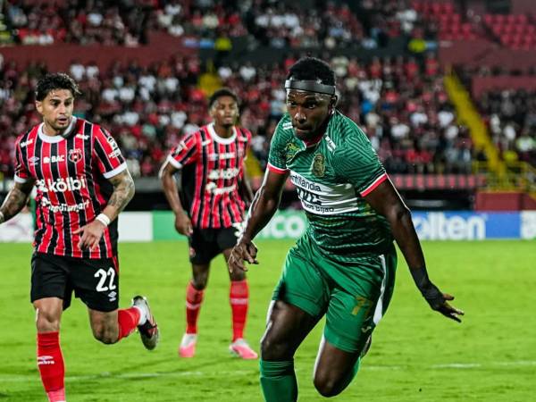 Alberth Elis hizo su ingreso en el segundo tiempo, pero no pudo marcar la diferencia en el estadio Alejandro Morera Soto.