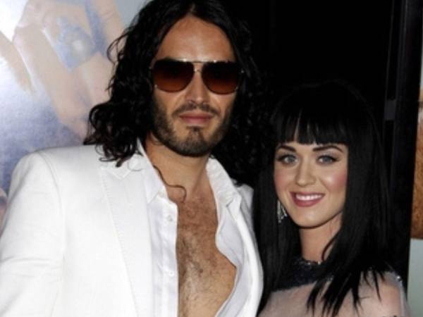 La fiscalía británica calificó el miércoles al humorista y actor Russell Brand de «depredador sexual despiadado, calculador y manipulador» al arrancar el juicio en su contra por presuntos delitos sexuales cometidos contra seis mujeres entre 1999 y 2009, que él niega.