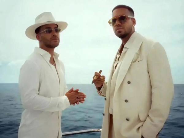 Los cantantes de bachata Prince Royce y Romeo Santos.