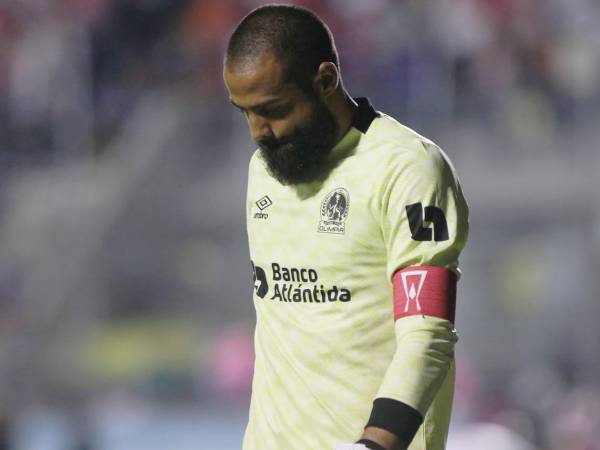Edrick Menjívar no pudo parar ningún penal del Alajuelense y Olimpia quedó fuera de la final de la Copa Centroamericana.