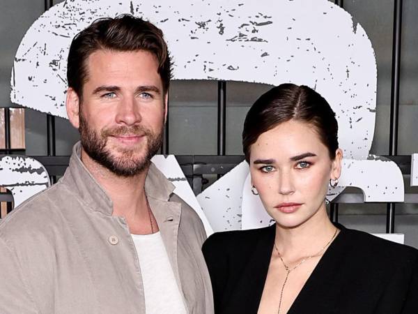 La reciente noticia del compromiso entre Liam Hemsworth y la modelo australiana Gabriella Brooks ha encendido las redes sociales, no solo por el impresionante anillo vintage que ella presume, sino por las sombras del pasado que resurgen con fuerza.
