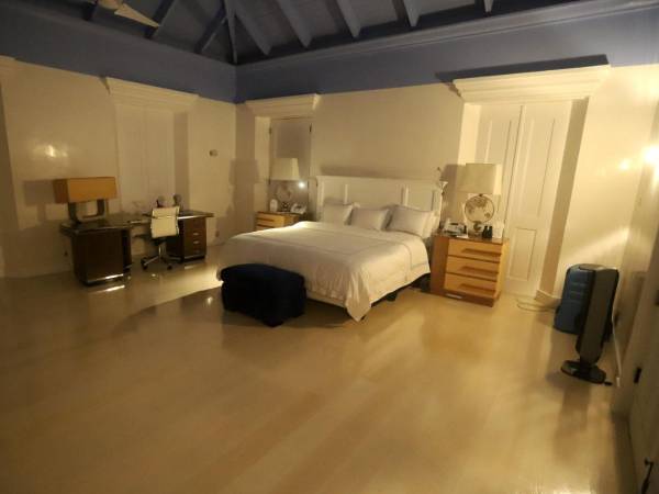 Los demócratas de la Cámara de Representantes de Estados Unidos publicaron este miércoles fotos y videos inéditos de la isla privada del pederasta Jeffrey Epstein en las Islas Vírgenes estadounidenses, epicentro de los abusos del magnate.