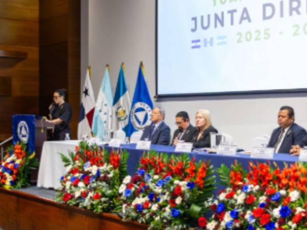 La Junta Directiva del foro político subrayó la urgencia de restituir plenamente la democracia para garantizar la estabilidad institucional en el país sudamericano.