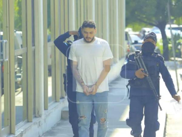 Dennis Alexander Galván Canales llegó la mañana de este viernes 27 de febrero a los juzgados de San Pedro Sula.