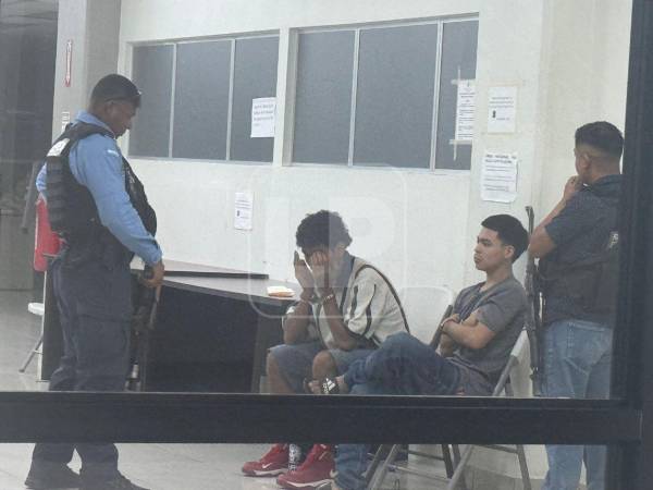 Imputados Germán David Gómez Escobar y Mauricio Yandel Alvarado Montoya durante su comparecencia en su audiencia inicial.