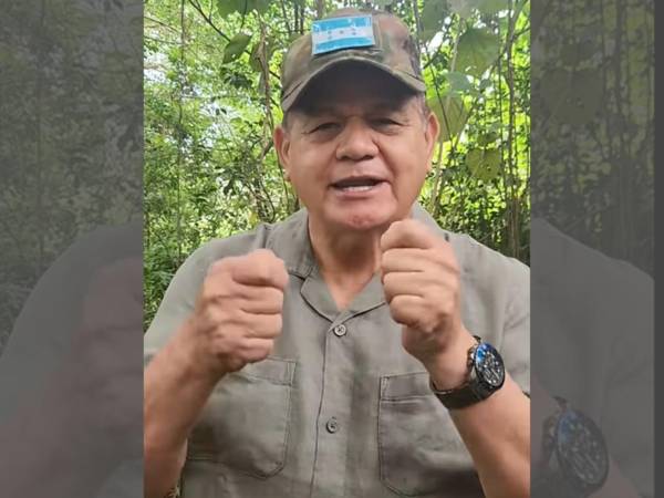 El exjefe del Estado Mayor Conjunto de las Fuerzas Armadas de Honduras, Romeo Vásquez volvió a subir un video, en esta ocasión para referirse al cheque por 48 millones lempiras que fue encontrado en su casa.