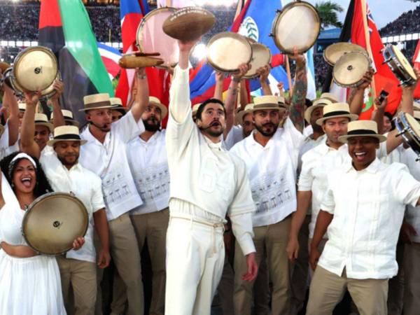 El cantante puertorriqueño Bad Bunny durante su actuación en el descanso del Super Bowl en Santa Clara, California, Estados Unidos.