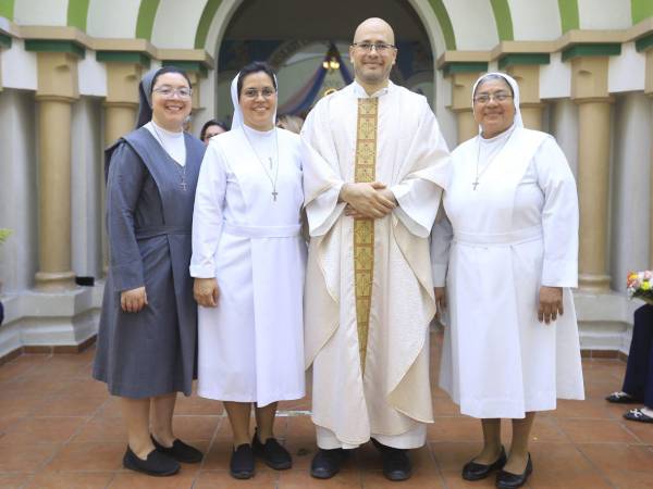 Sor Marina Segovia, Sor Carolina Castellanos, Padre Juan Francisco Aguiar y Sor Xiomara Zepeda