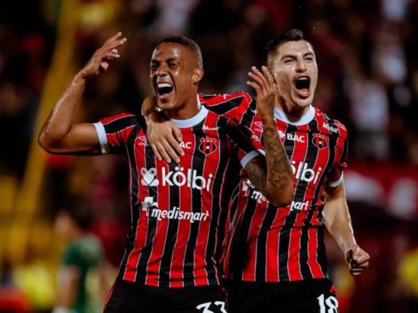 Lucimí y Ronaldo Cisneros se encargaron de marcar en el primer tiempo.