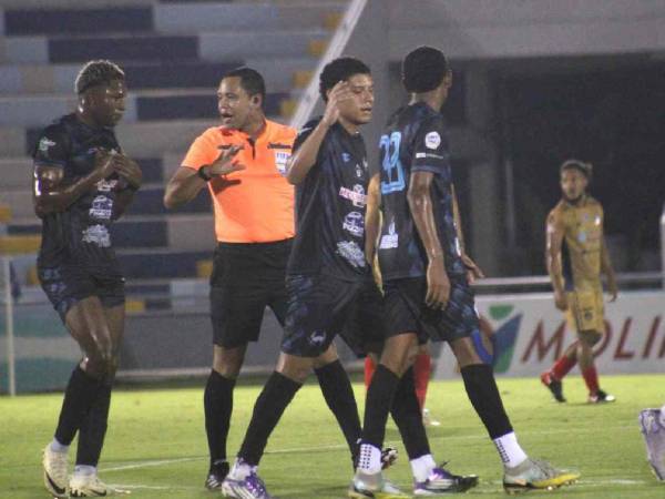 Victoria y Choloma se enfrentaron este martes por la jornada 21 de la Liga Nacional de Honduras.