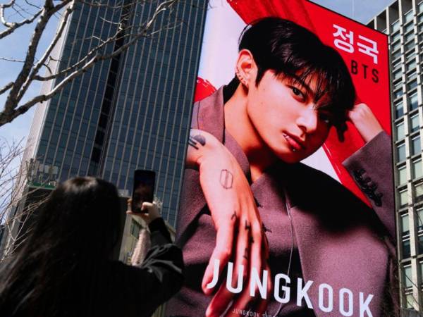 El gigante del K-pop BTS ofrecerá su primera actuación pública como grupo completo en más de tres años este 21 de marzo a las 5:00 A.M. hora de Honduras.El evento de una hora de duración, que tendrá lugar en la histórica plaza Gwanghwamun de Seúl, se transmitirá en directo por Netflix .