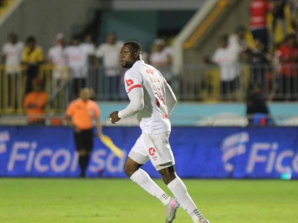 El jugador del Olimpia fue expulsado a los 92 minutos en el clásico ante Real España.