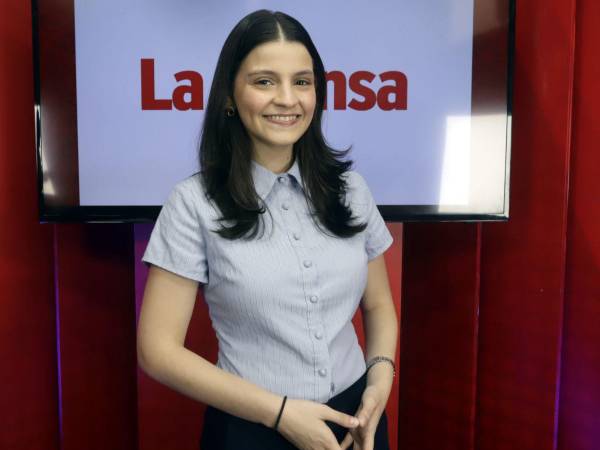 Creo que uno de los cambios más urgentes en Honduras es fortalecer nuestras instituciones democráticas, asegurando que sean transparentes, sólidas e independientes de los partidos políticos.