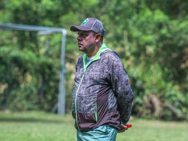 Raúl Cáceres es el entrenador del Platense y ha estado contra las cuerdas.