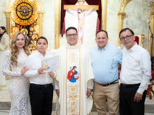 Delia Susana Guifarro Díaz, Jorge Ozael Durón Guifarro, sacerdote Alex Ramos, Jorge Alberto Durón Silva y presbítero Javier Santos.