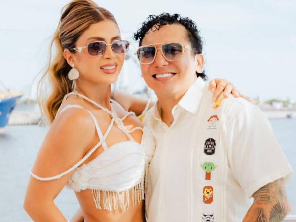 Así de feliz celebró Kimberly Flores el cumpleaños de Edwin Luna.
