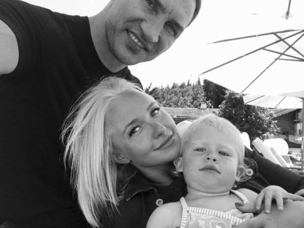 Hayden Panettiere tuvo a su única hija con su ex prometido Wladimir Klitschko. La actriz conoció al excampeón mundial de boxeo en 2008 y ambos se comprometieron cinco años después. En 2014 nació su hija, Kaya. Panettiere y Klitschko se separaron en 2018 y, posteriormente, él obtuvo la custodia total de la menor, según relató la propia actriz.