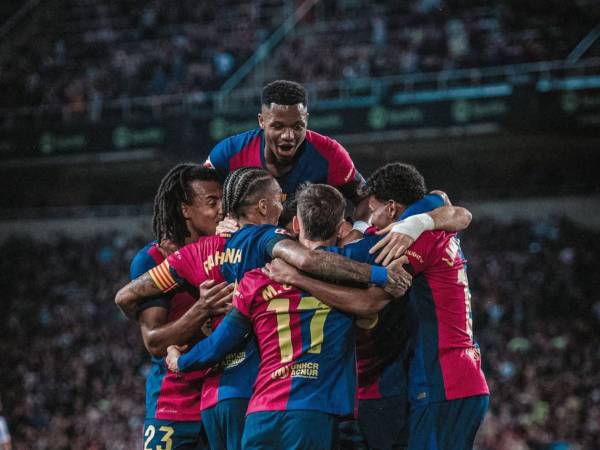 El Barcelona prepara movimientos importantes de cara al próximo mercado de fichajes, y una de sus jóvenes promesas podría salir del club tras no entrar en los planes de Hansi Flick.
