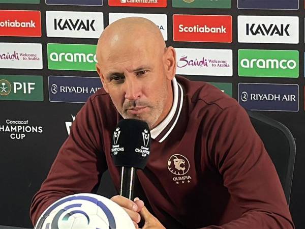 Eduardo Espinel, durante la conferencia de prensa tras la derrota contra el Club América.