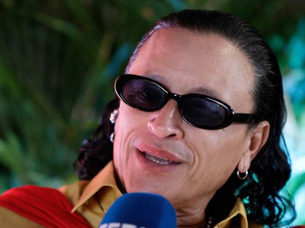 Elvis Crespo estrenó este viernes 'Pa Bailar', una nueva canción con el colombiano Beéle .
