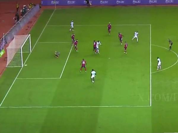 Luis Palma estuvo cerca de marcar el primer gol para Honduras en el primer tiempo.