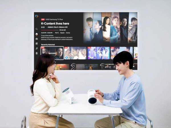 The Freestyle+ de Samsung está hecho para el entretenimiento cotidiano, ya que permite a los usuarios moverlo libremente sin preocuparse de si el espacio es adecuado para la proyección.