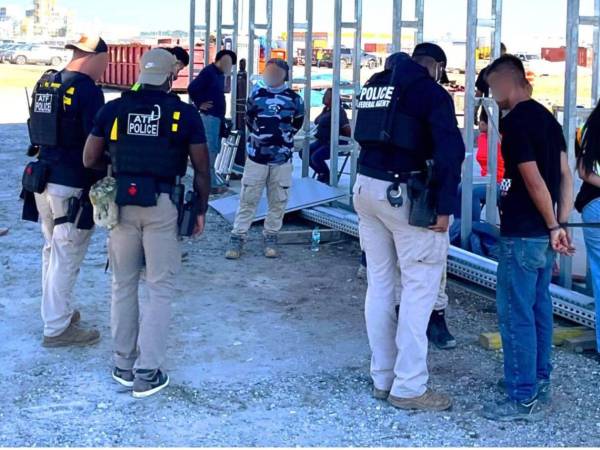 Migrantes detenidos en una redada en Georgia, Estados Unidos.