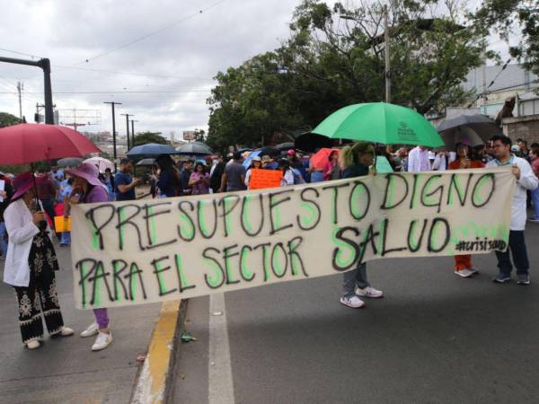La Secretaría de Salud comenzó el proceso de reintegro de 87 médicos generales despedidos a inicios de 2026, tras reactivar las mesas técnicas con el Colegio Médico de Honduras.