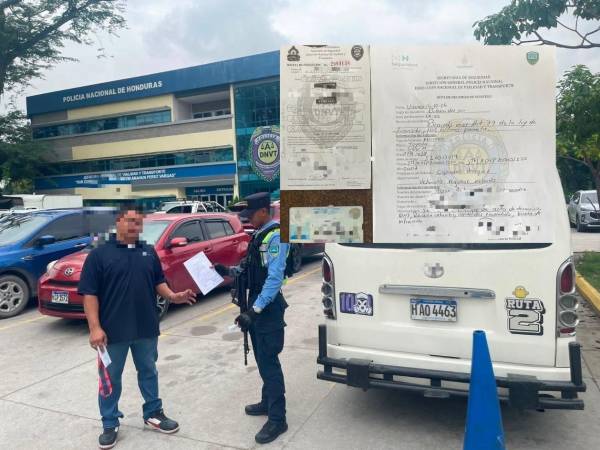 La DNVT decomisó más de 10 unidades del transporte público en San Pedro Sula tras denuncias ciudadanas por imprudencias viales, como circular en contravía e irrespetar los semáforos.