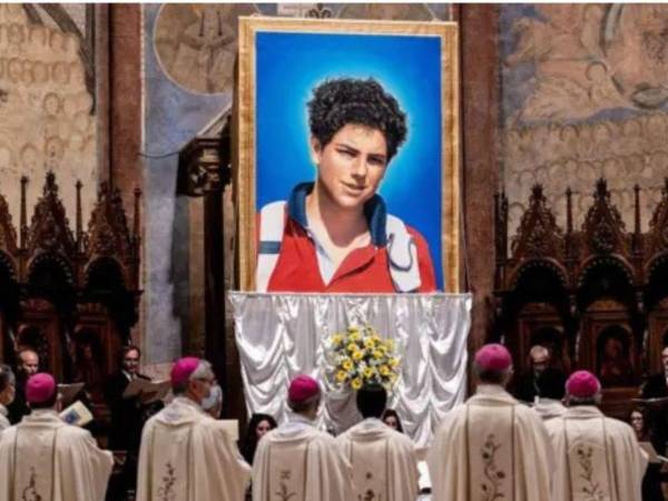 León XIV pedirá con la tradicional fórmula en latín que se inscriba a los dos jóvenes en el libro de los santos y se pueda empezar su veneración.