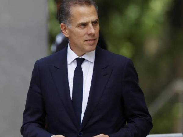 Hunter Biden fue condenado en 2024 por tres delitos graves por comprar un arma en 2018 y mentir en un formulario federal sobre su consumo de drogas.