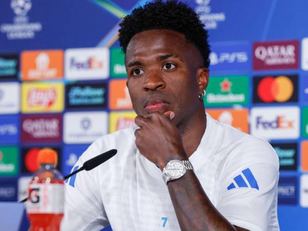 Vinícius Júnior hablando en conferencia de prensa.