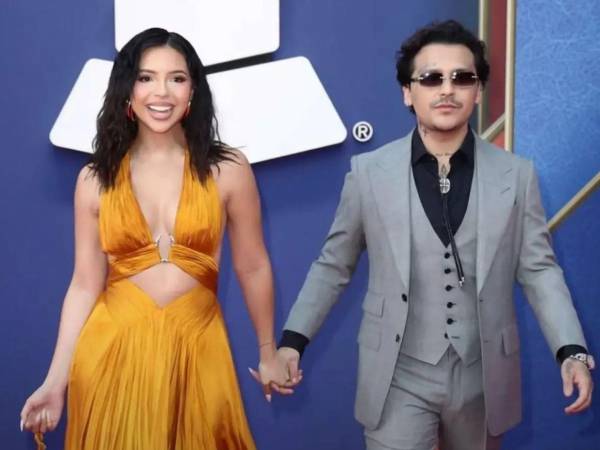 La tarde del viernes pasado, Ángela Aguilar y Christian Nodal presenciaron un enfrentamiento armado entre fuerzas de seguridad y presuntos civiles armados en el estado de Zacatecas. Así lo confirmó el fiscal general de la entidad, Cristian Paul Camacho Osnaya.