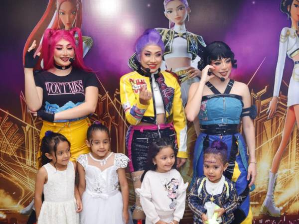 Las tres damas que interpretan los personajes de las Guerreras K-POP fueron aclamadas por su fanaticada hondureña, que en su mayoría son niñas.