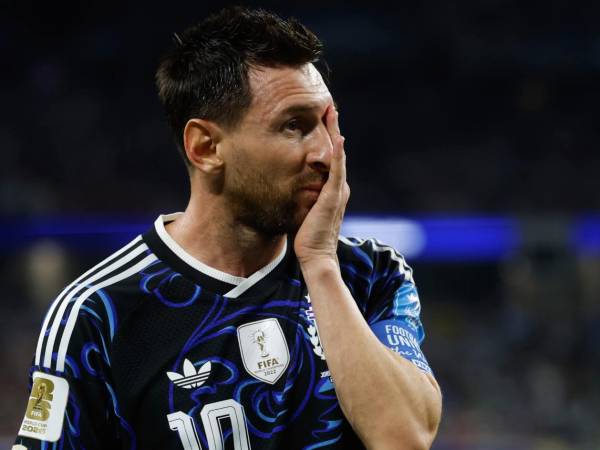 Arden las edes sociales al extremo de pedir una investigación para jugador tras supuesta ayuda para Lionel Messi en lo que va del Mundial 2026.