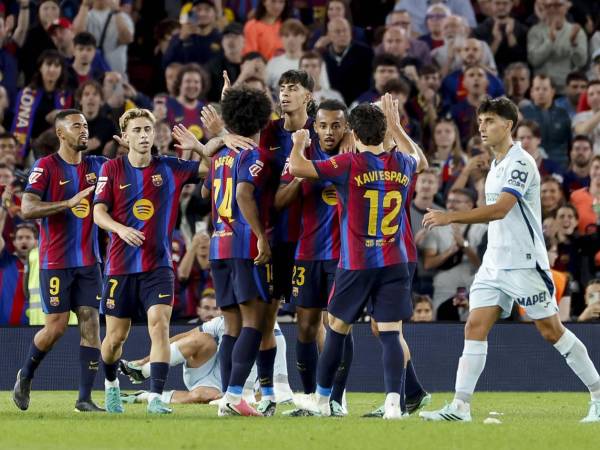 Jugadores del Barcelona celebrando el tercer gol ante Getafe que fue obra de Jules Koundé.