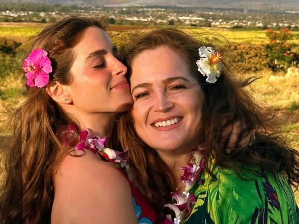 Fátima Bosch, Miss Universo 2025, junto con su madre Vanessa Fernández, en una foto de archivo.