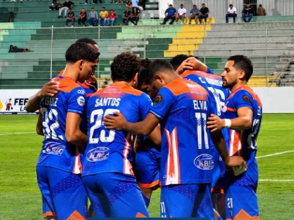 Daniel Carter Bodden brilló con un doblete de penal y el equipo de Salomón Nazar extendió a cuatro partidos su racha sin derrotas.
