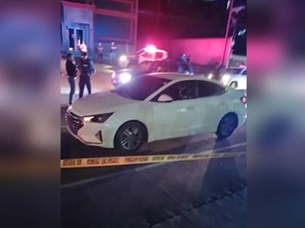 Testigos relataron que el estruendo de las ráfagas de disparos provocó pánico entre vecinos, quienes buscaron refugio en sus viviendas.