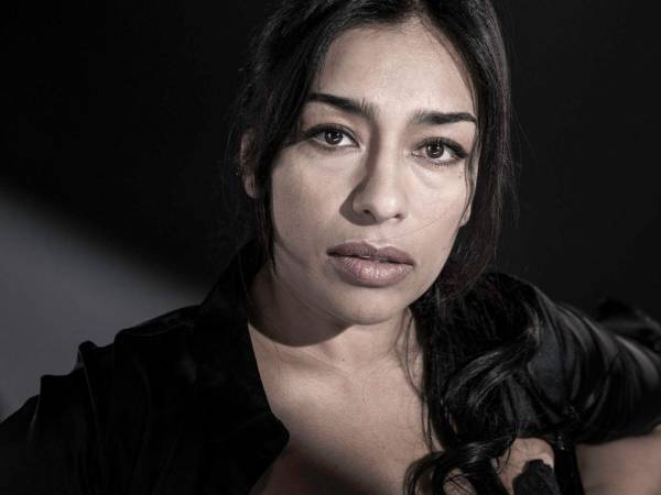 Fotografía sin fecha específica de toma cedida por Fausto Paz, donde se observa a la actriz Adriana Paz, posando durante una sesión fotográfica en México.