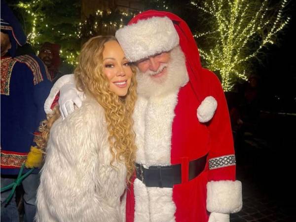 All I Want for Christmas Is You es la primera canción en permanecer 20 semanas en el #1 del Billboard Hot 100.