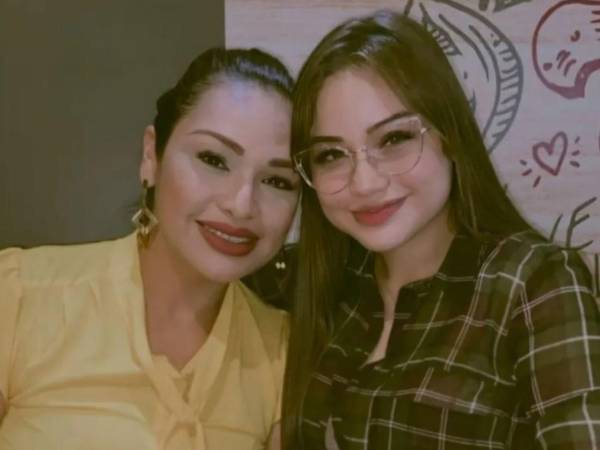 Marjorie Moreira, madre de la tiktoker nicaragüense Salma Flores, salió en su defensa durante una transmisión en vivo en TikTok, la cual compartió con Davis Flow. Esto tras el altercado de su hija con Alejandra Rubio.