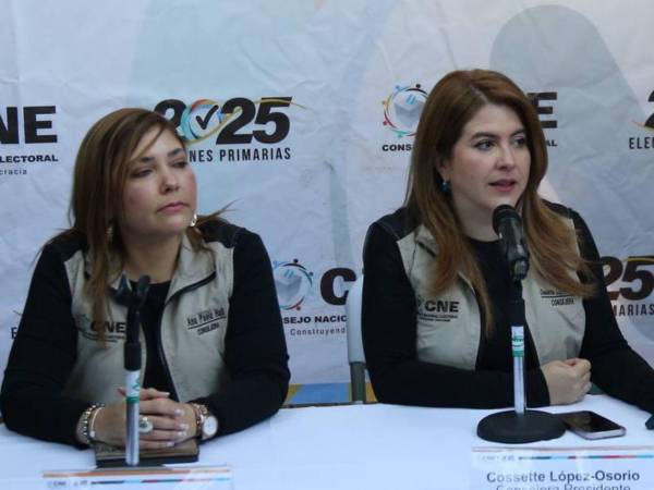 Consejeras del CNE, Ana Paola Hall y Cossette López Osorio.