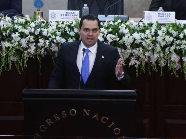 Tomás Zambrano durante su discurso como presidente del Congreso Nacional.