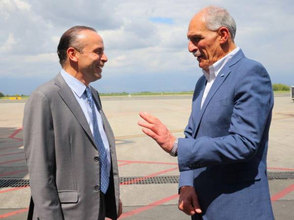 El presidente hondureño destacó que su participación en la investidura de Abelardo de la Espriella es una oportunidad para estrechar lazos de amistad entre ambas naciones.