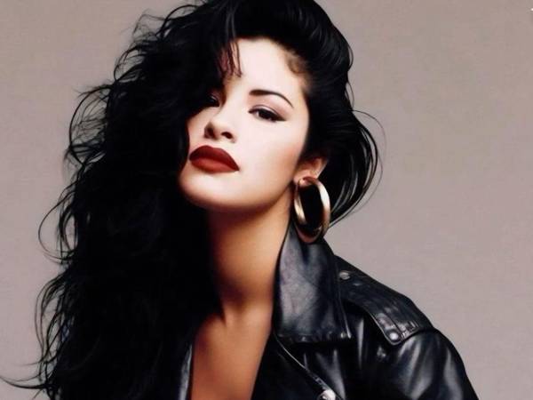 El 31 de marzo de 1995, el mundo de la música latina quedó paralizado tras el asesinato de Selena Quintanilla en Corpus Christi, Texas. Con apenas 23 años, la artista ya había conquistado escenarios internacionales y se perfilaba como una de las grandes estrellas latinas de su generación.